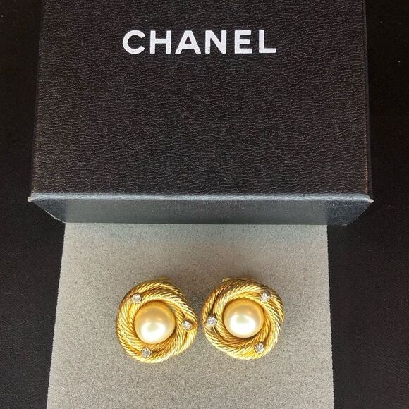 CHANEL Gold Pearl Crystal Accent Statement Earrings w/ Orig Box - Picture 9 of 17